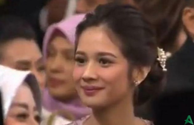 Pesona Cantik Istri Menteri Kabinet (gista putri)