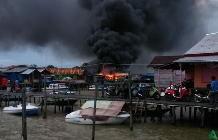 loket tiket pelabuhan paser utara dibakar