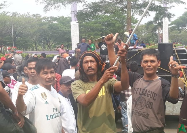 warga pantura geruduk DPRD Tangerang