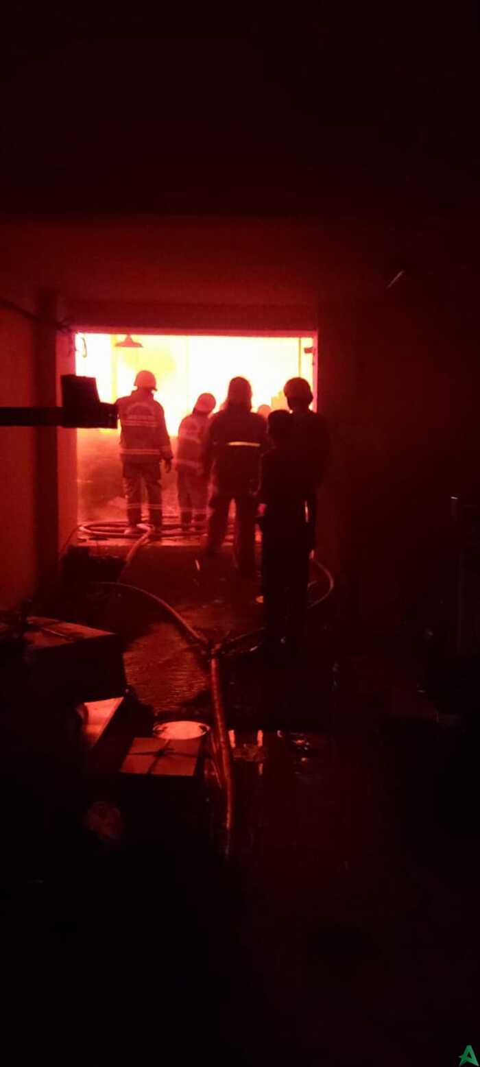 Diduga Korsleting Listrik, Gudang Percetakan di Ciputat Hangus Terbakar