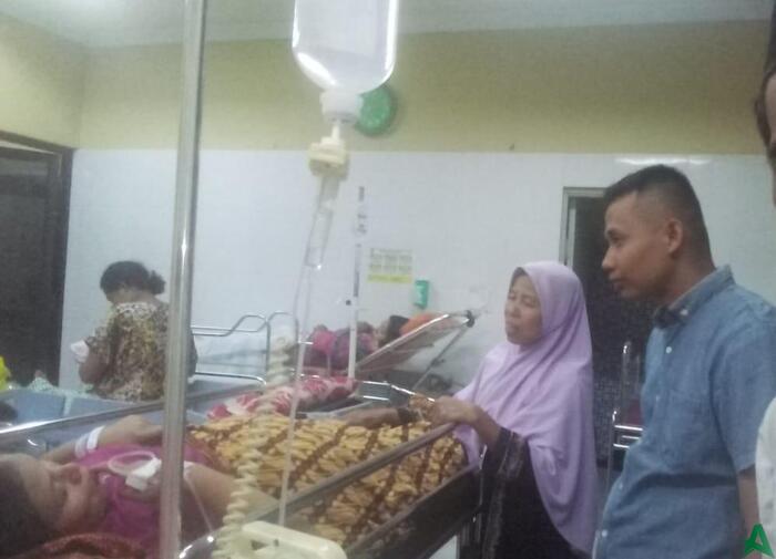 Cari Simpati, Balon Bupati Serang Jenguk Warga Sakit