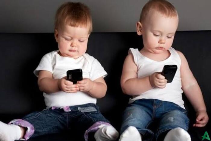 Mau Tahu Cara Atasi Anak Suka Main Internet