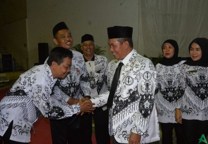 HUT PGRI ke 74 dan HGN