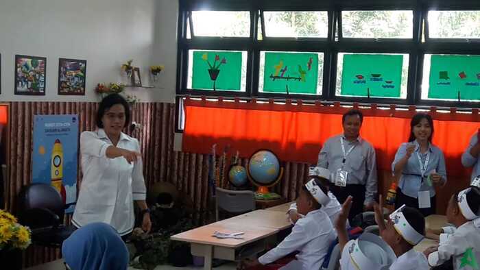 Menteri Keuangan Sri Mulyani Jadi Guru SDN