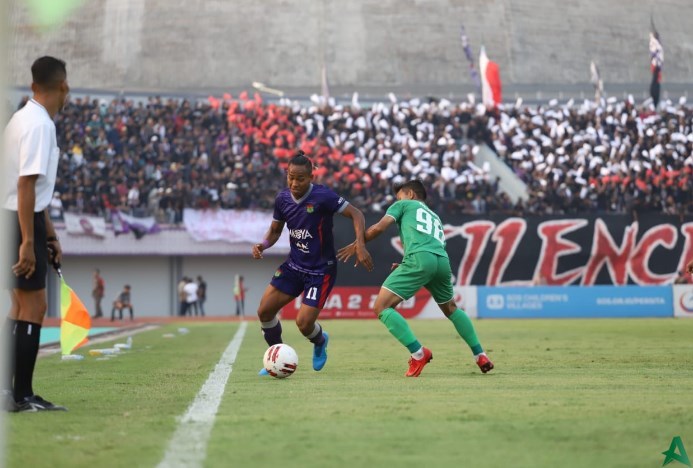 PSMS Medan VS Persita Tangerang