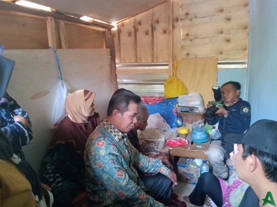 Walikota Serang Syafrudin beri bantuan untuk nenek Sapiah