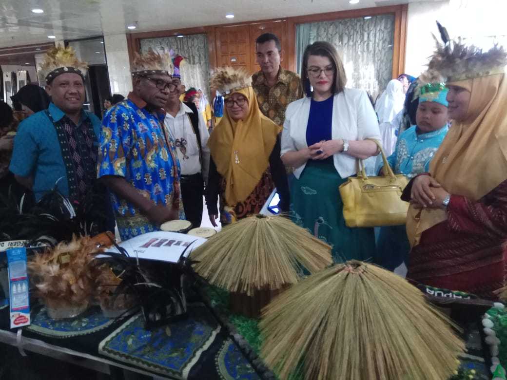 Di Multicultural Friendship Day 1, Bule Cantik Kenalkan Budaya Australia
