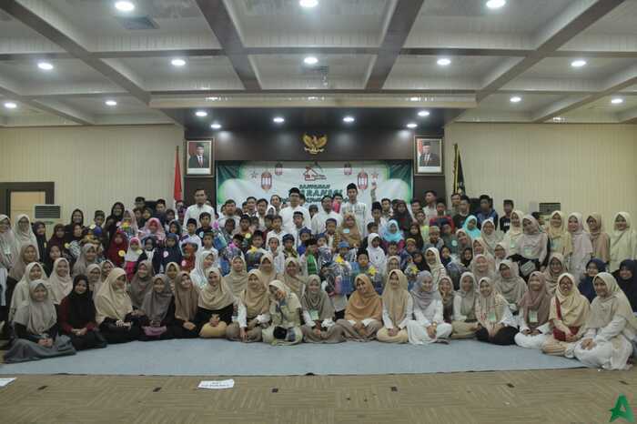 Hore...Anak Yatim dan Dhuafa Dapat Tas Gratis
