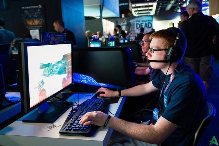 Bermain Game Online Impor, Merugikan Negara?