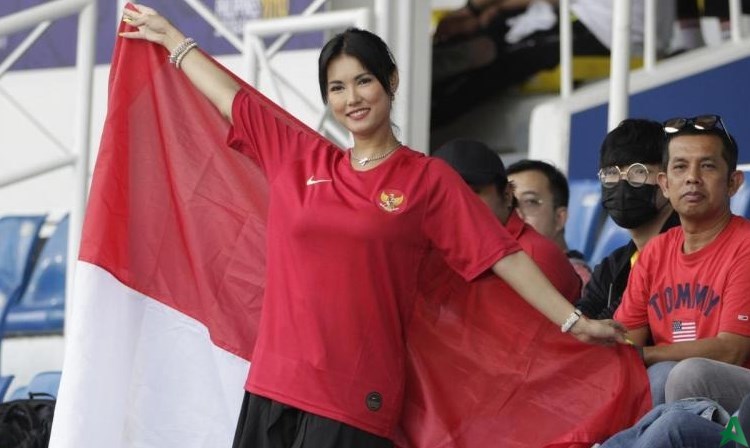 maria ozawa dukung timnas Indonesia