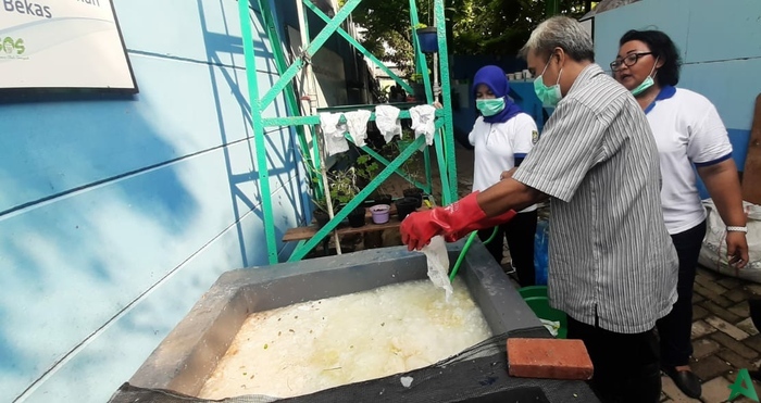 Popok Bayi Bekas Jadi Pupuk Cair