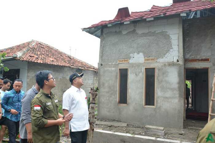 Bupati Zaki Tinjau Lokasi Terdampak Puting Beliung