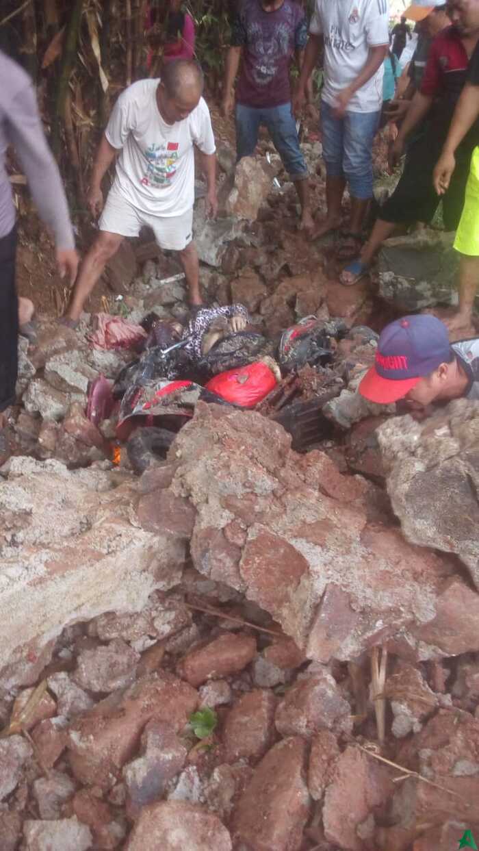 Ibu Muda Tewas Tertimpa Turap Longsor