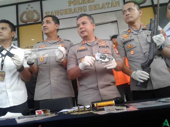 Kedapatan Miliki Senpi dan Narkoba, Dua Pria Bekuk Polres Tangsel