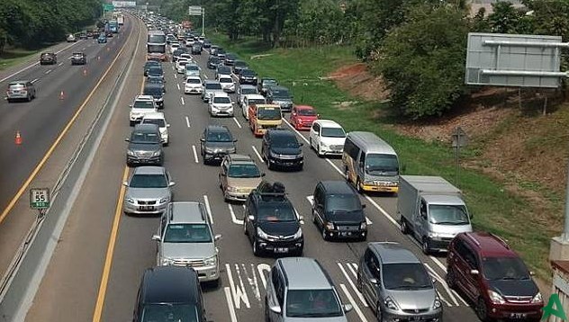 Kendaraan di Tol Cikampek