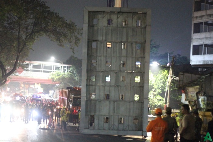 Satpol PP Jaksel Berangus Reklame Tak Berizin