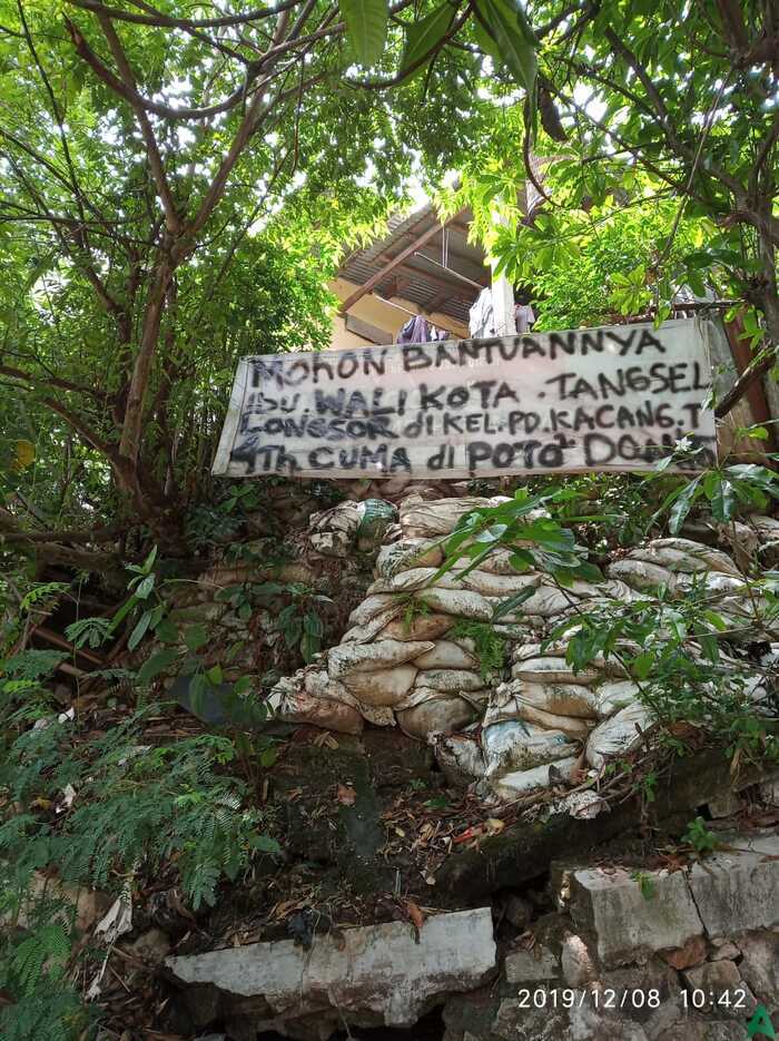 Keluhan Longsor Dicuekin, Airin Disentil Warga