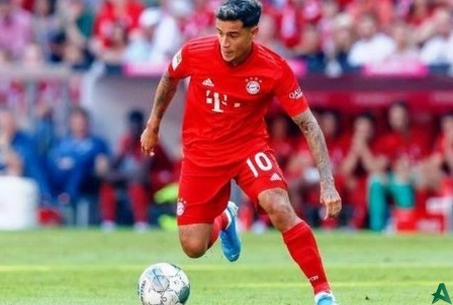 gelandang timnas brasil