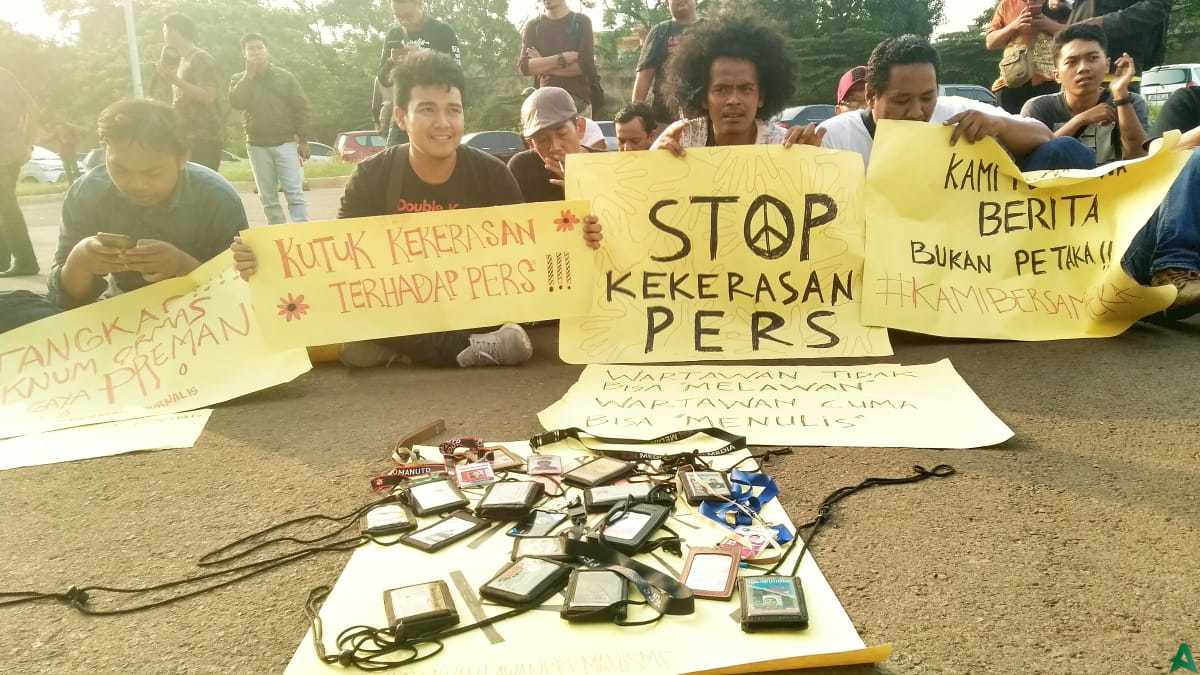 Puluhan Awak Media Desak Polisi Usut Kasus Kekerasan Wartawan