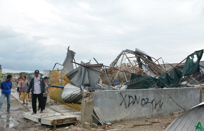 rumah diterjang puting beliung