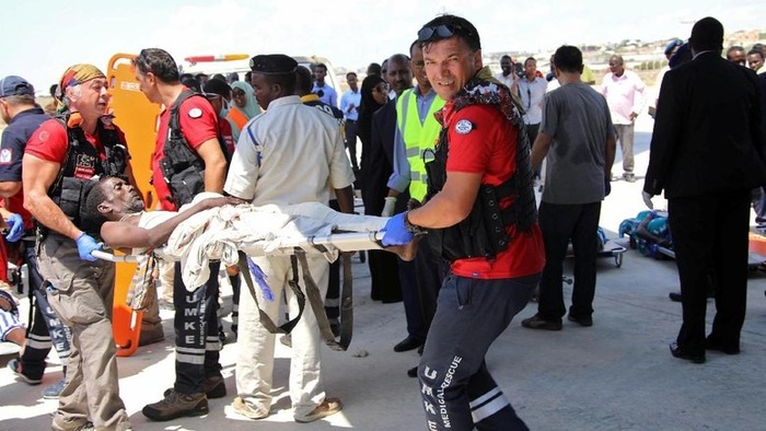 Tim Medis Turki Evakuasi Korban Ledakan Bom Mobil di Somalia