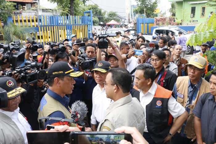Tinjau Pintu Air Manggarai, Menteri Muhadjir: Petugas Tetap Siaga