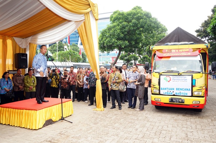 Kemenperin Salurkan Bantuan Korban Banjir Bandang Lebak