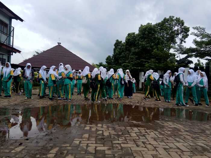 Hari Pertama Masuk Sekolah Ini yang Dilakukan Siswa di Tangsel
