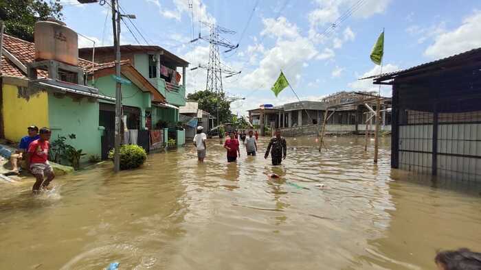 Jalan KH Hasyim Ashari Masih Terendam Banjir, Akses ke Jakarta Masih Terputus