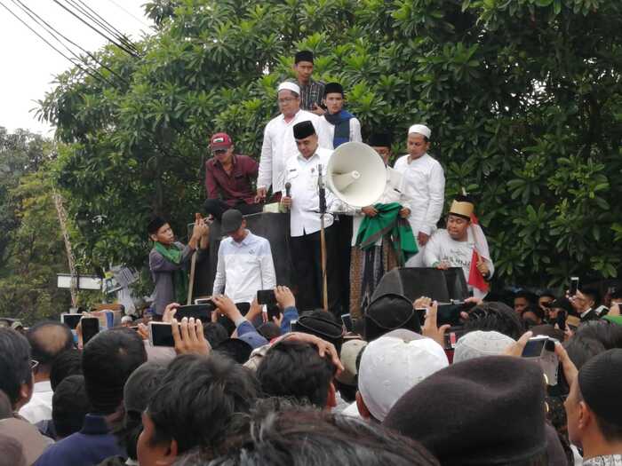 Bupati Zaki Turun Tangan Tenangkan Massa