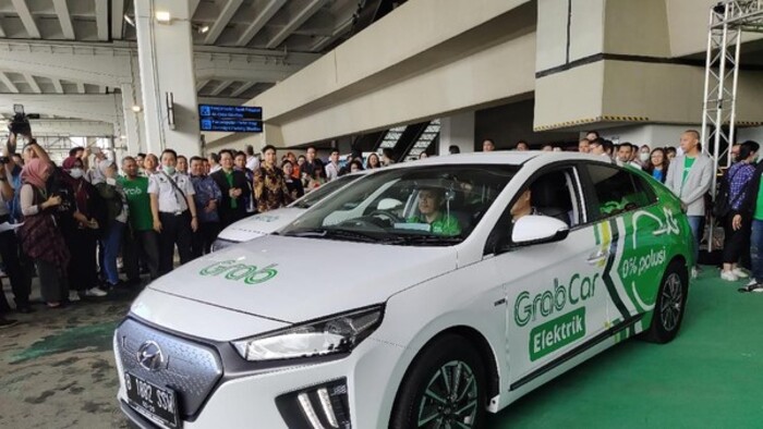 Begini Cara Pesan GrabCar Elektrik di Bandara Soetta