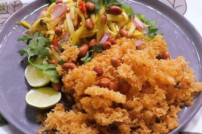Ikan Krispi Sambal Mangga untuk Santap Siang, Pedesnya Kena Banget!