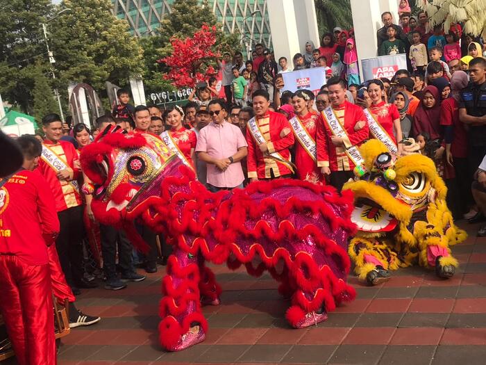 Rayakan Imlek, Anies Ikut Parade Barongsai