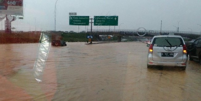 jalan tol banjir