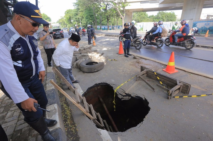 Arief Desak Lubang di Jalan Daan Mogot Segera Diperbaiki