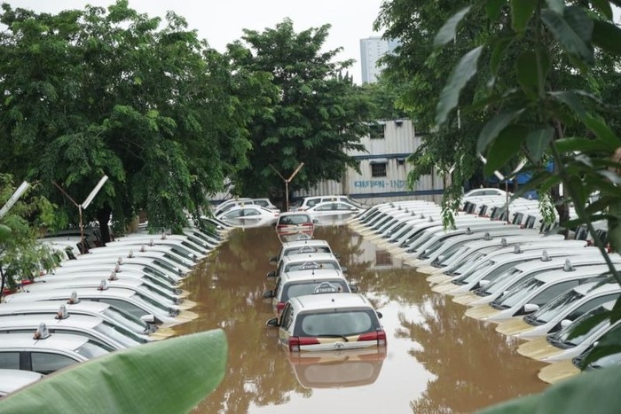 Hati-hati Beli Mobil Bekas Terendam Banjir