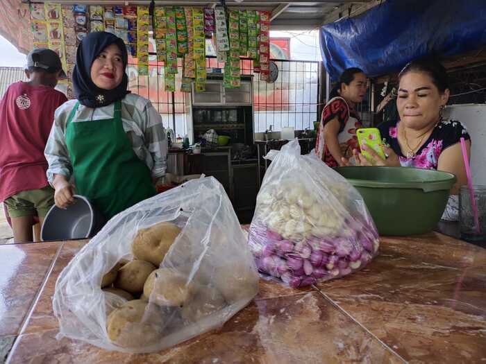 Siasati Kenaikan Harga Pokok, Penjual Nasi di Tangsel Lebih Senang Belanja Online