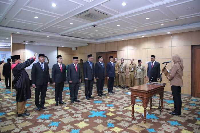 Airin Lantik Enam Kepala Dinas