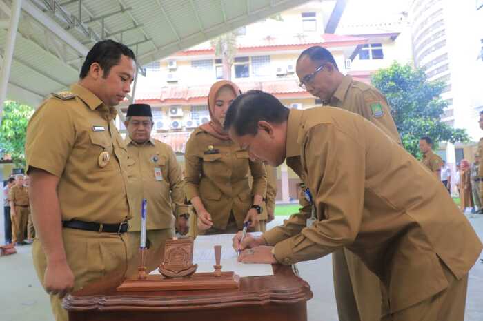 Arief Resmi Lantik Sekretaris Daerah Kota Tangerang