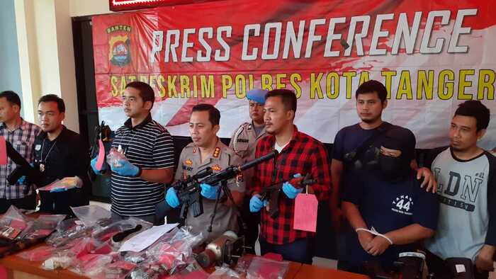 Buka Bisnis Rakitan Senpi, Pegawai BUMN Diringkus