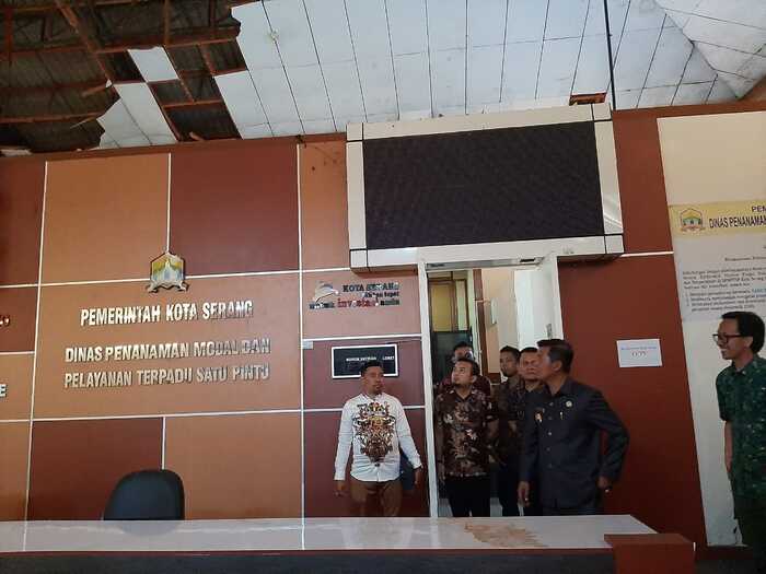 Dua Pegawai DPMPTSP Luka-luka Tertimpa Plafon