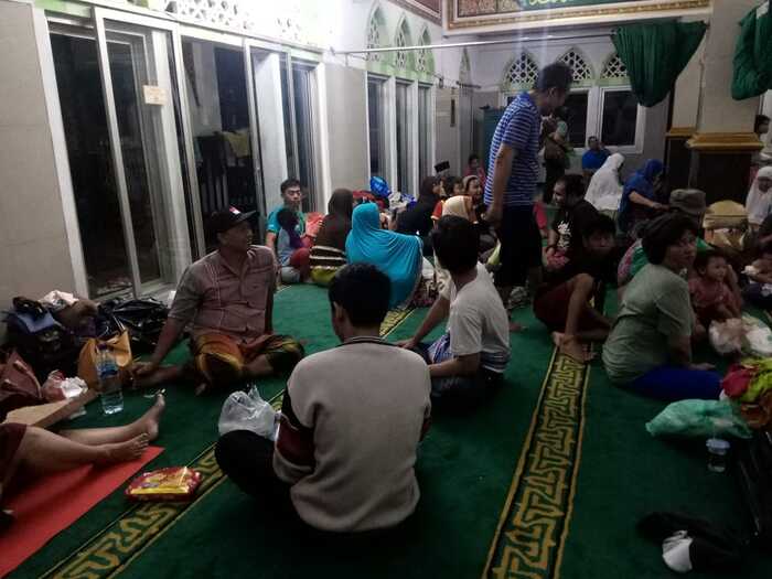 Korban Banjir Tangerang Ngeluh Soal MCK di Posko Pengungsian