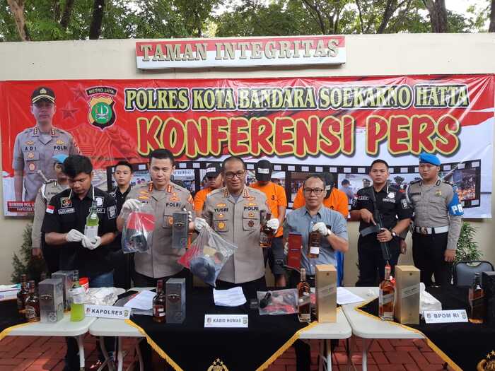 Polresta Bandara Soekarno-Hatta Bongkar Pabrik Miras Palsu