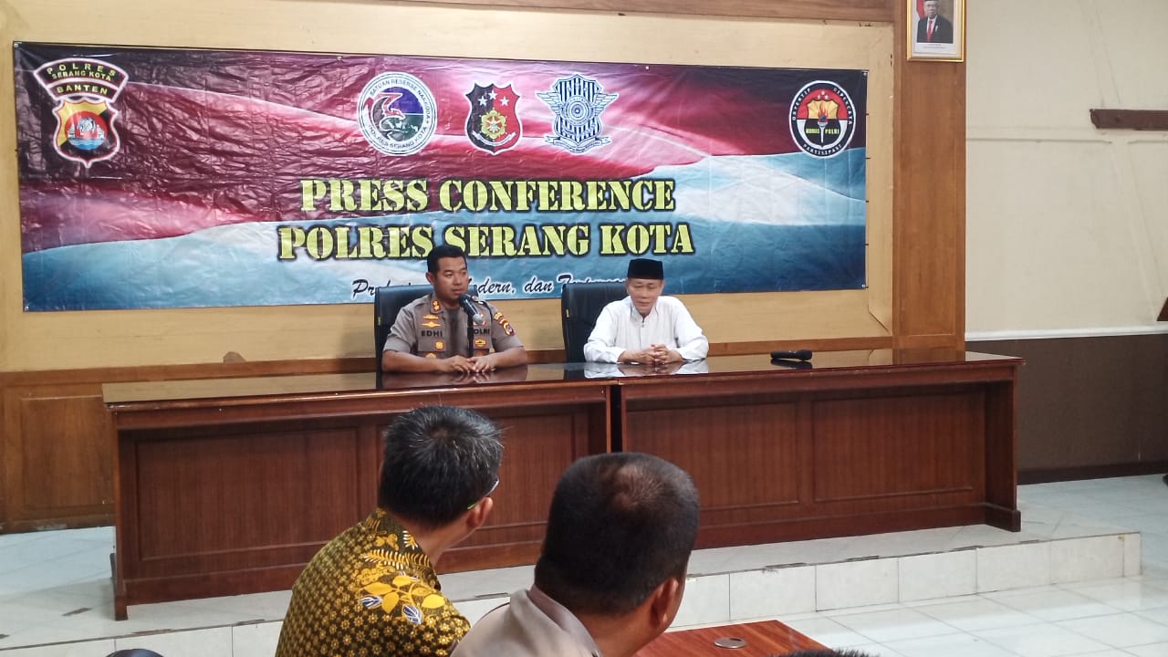 Polresta Serang Periksa Pemasang Spanduk King Of The King