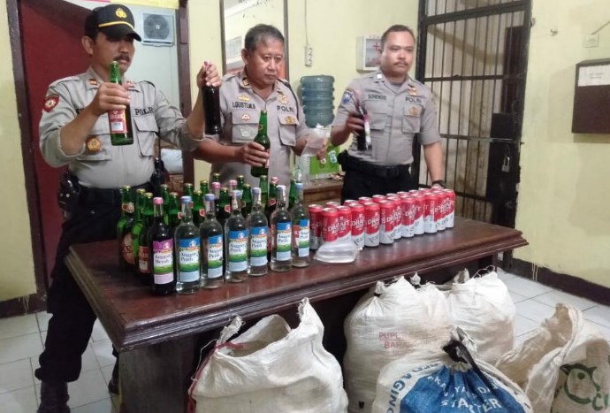 ratusan miras ciu diamankan polisi