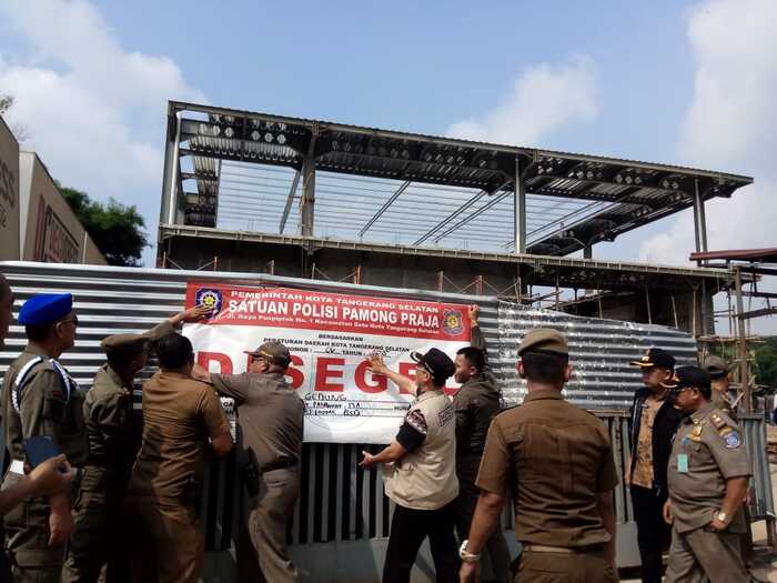 Tak Punya IMB, Bangunan BJ Home BSD Disegel