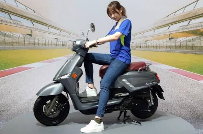 Kawinkan Vespa dan Lambretta, Suzuki Lahirkan Saluto 125