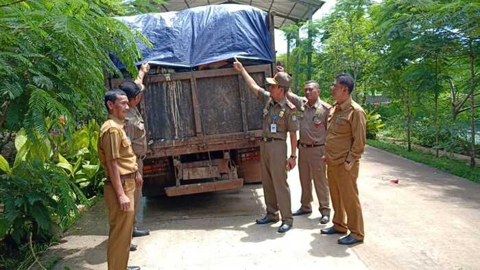 Memalukan, Truk Tangsel Ketahuan Buang Sampah ke Kota Tangerang