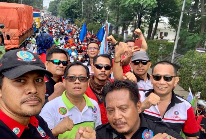 Buruh Tangerang Sweeping Pabrik Ajak Demo Tolak Omnibus Law