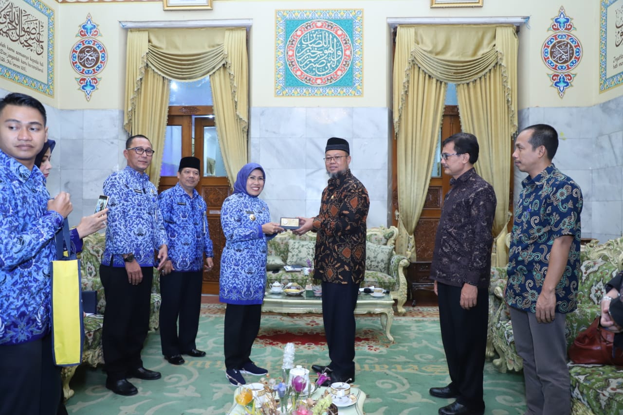 Puluhan Mahasiswa UT Dapat Bantuan Beasiswa